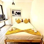Cozy Studio With Sunny Terrace-Chiny3
